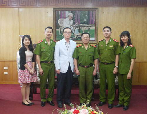 Đồng chí Thiếu tướng TS. Đặng Xuân Khang tiếp xã giao Giám đốc Trung tâm văn hóa Hàn Quốc tại Việt Nam
